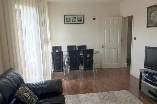 39, Imperial Drive, Harrow photo 2