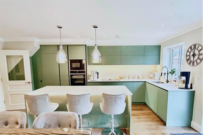 Tree Cottage, Holm Oaks, Horsham photo 4
