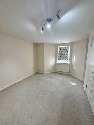Chambers Walk, Stanmore photo 3