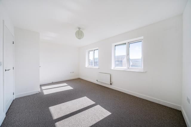 35, Axtell Way, Weston Turville photo 4