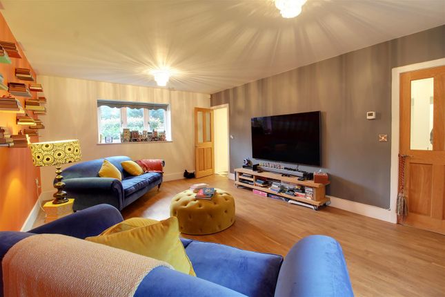 87A, Peplins Way, Brookmans Park photo 2
