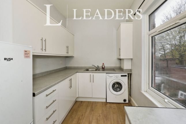 2-bed flat on Hartshill Road, Stoke-on-Trent, £750/mo