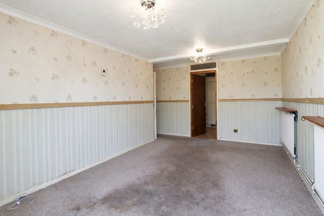 21, Cavalier Close, Chadwell Heath photo 5