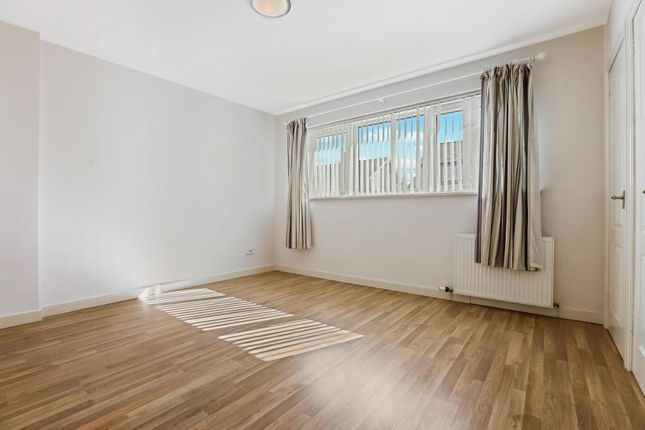 87, Hillswick Crescent, Glasgow photo 4