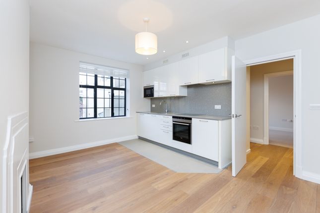 Flat to rent in Blenheim House, King's Road, London
