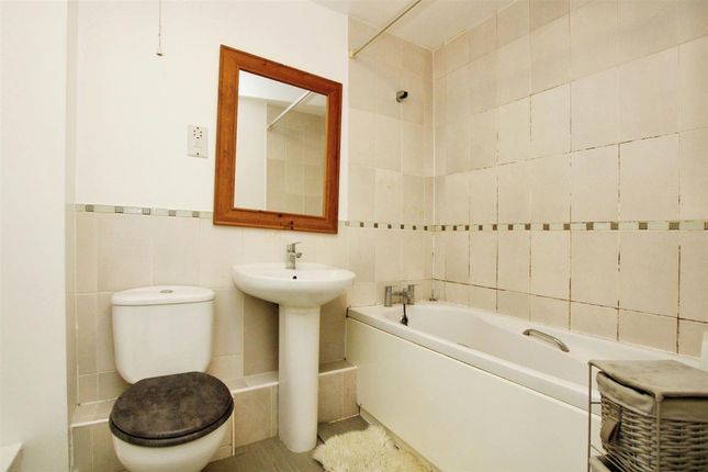 Flat 24, Acer Court, Enfield photo 4