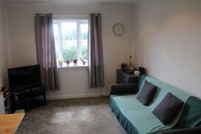 58, Roebuck Court, Didcot photo 4