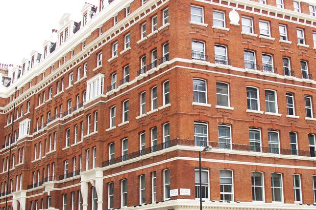 Office to let in Victoria Street, London