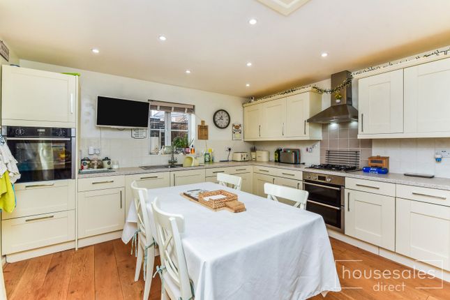 17, Kingfisher Close, Trowbridge photo 2