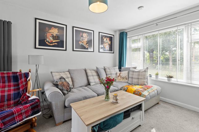 27, Farne Close, Hailsham photo 3