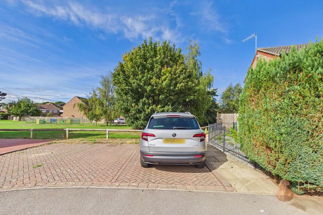 3 Aspen Close, Littlehampton photo 4