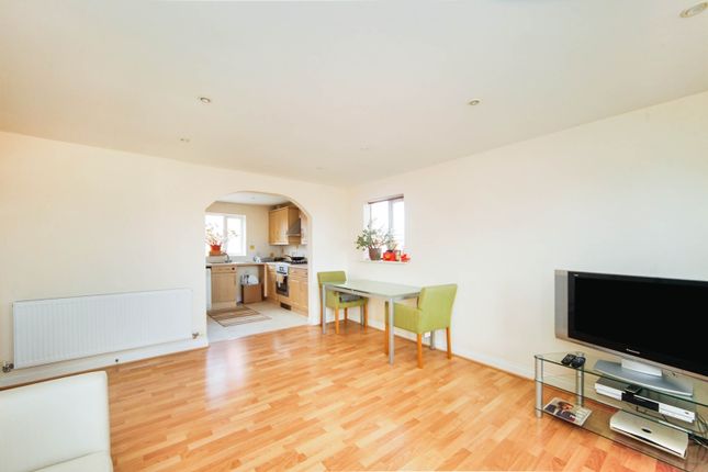 103, Merevale Way, Yeovil photo 4