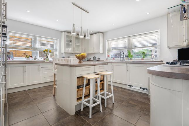 2, Quendon Drive, Waltham Abbey photo 4