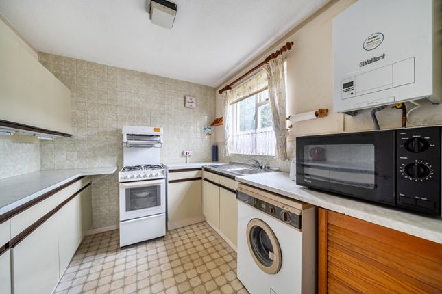 17, Fitzjohn Close, Surrey photo 5