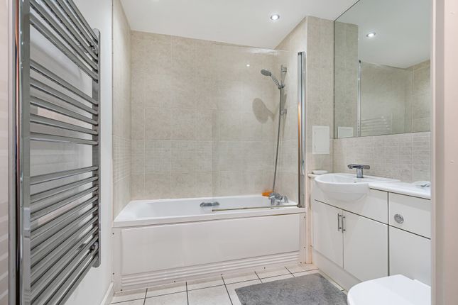 Flat 1, Olympian Heights,, Guildford Road, Surrey photo 4