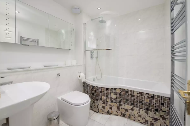 Terraced house to rent in Victoria Rise, South Hampstead, London