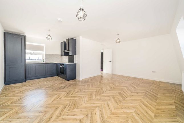 Flat B, 62, Queens Crescent, London photo 2