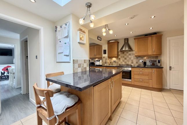 75, Acaster Drive, Leeds photo 4