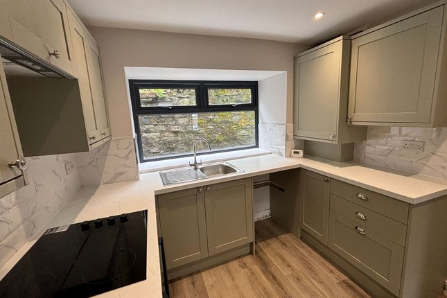 129 Ystrad Road, Pentre photo 3