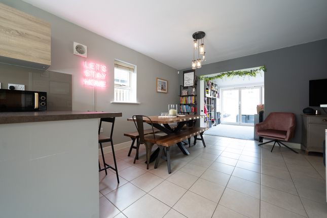 16 Henson Close, Leicester photo 2