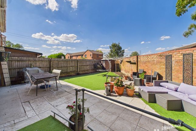 17 Tamar Close, Aylesbury photo 3