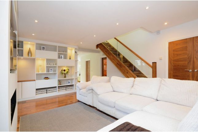 17, Bucknalls Drive, St. Albans photo 4