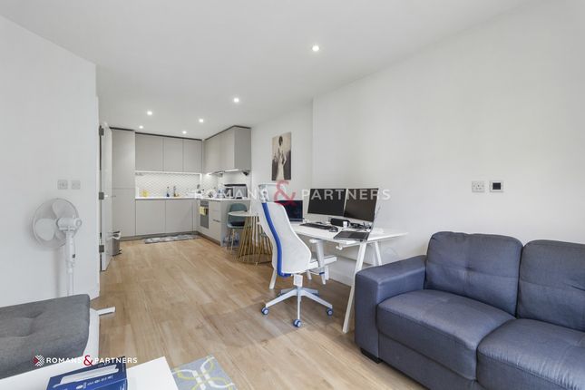 Flat to rent in Castleton House, Beaufort Park