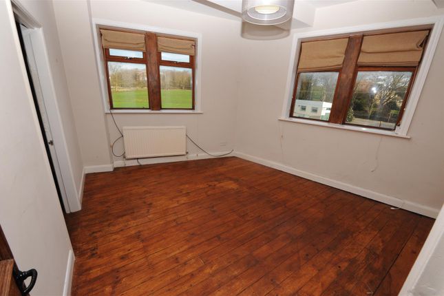 Flat 7, 23, The Old Mill, Thackley Road, Bradford photo 4