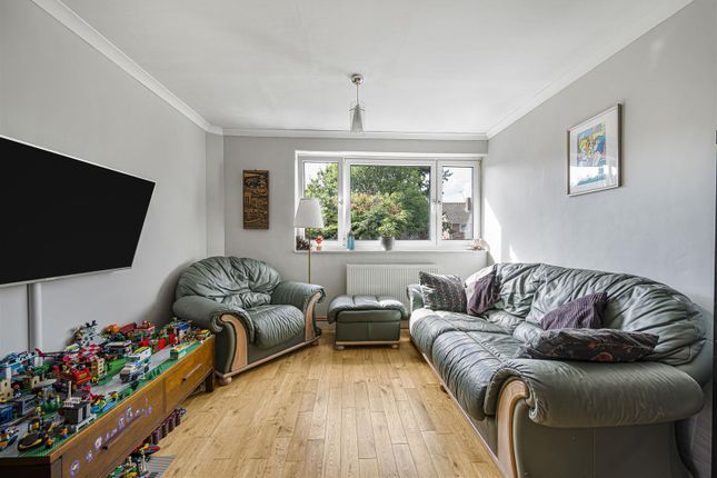 6, Lydd Close, Sidcup photo 4