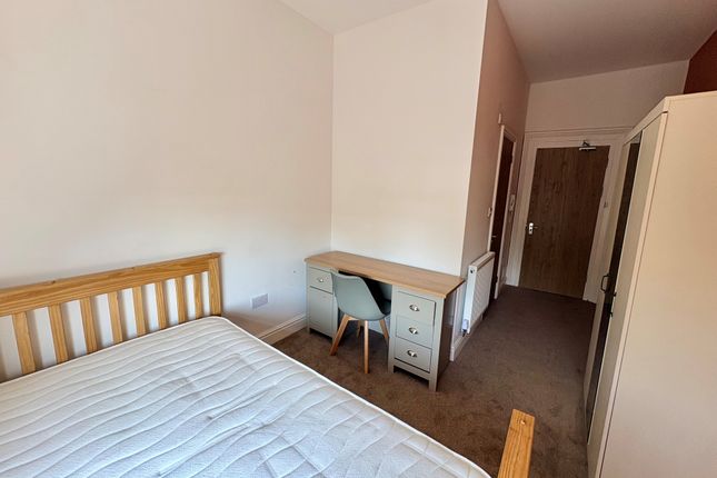 24-26, St. Helens photo 2