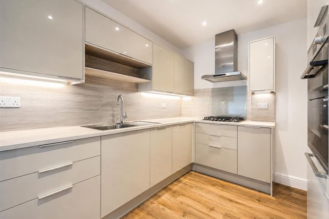 102, 102 Fleet Road, Fleet photo 4