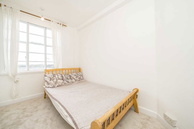 Flat 159, Kings Court, Hamlet Gardens, London photo 4