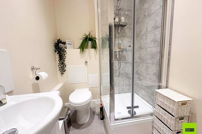 B First Floor Front Flat, 316, Haydons Road, London photo 2