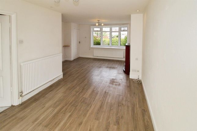 35, Farfield Grove, Bradford photo 3
