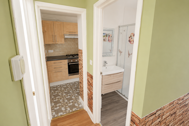 Garden Flat, 68, Cavendish Place, Eastbourne photo 3