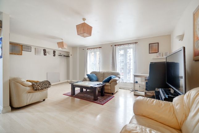 Flat for sale in Queens Road, London