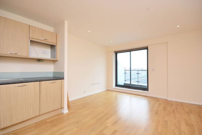 Flat for sale in Devonport Street, Shadwell, London