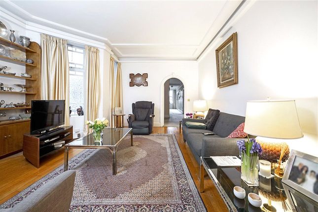 Flat for sale in Kensington High Street, London