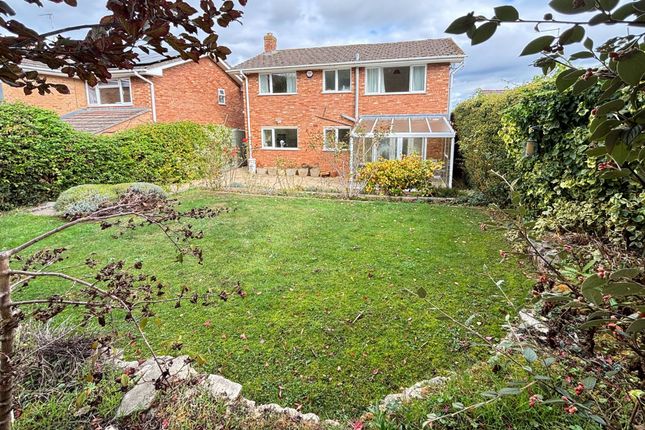 16 Drews Court, Gloucester photo 4