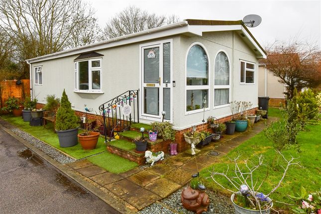 2-bed caravan on Shenley Park Shenley Corner, Headcorn, £120,000