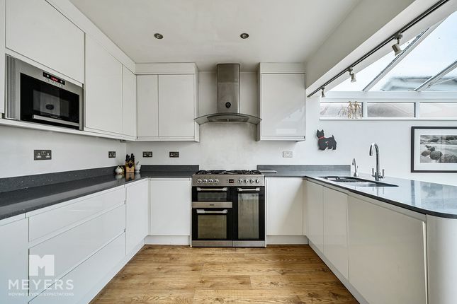 21, Clayford Avenue, Ferndown photo 4