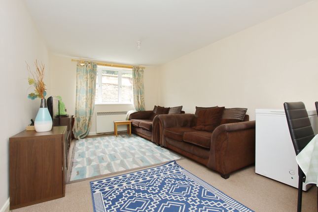 15, Chandlers Court, Tidworth photo 4