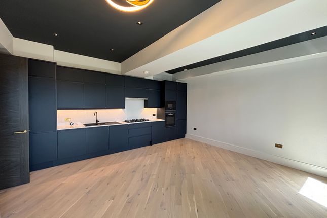 1-bed flat on FLAT 25, High Road, London, £2,500/mo