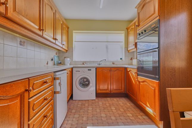 75, De La Bere Crescent, Burbage photo 2