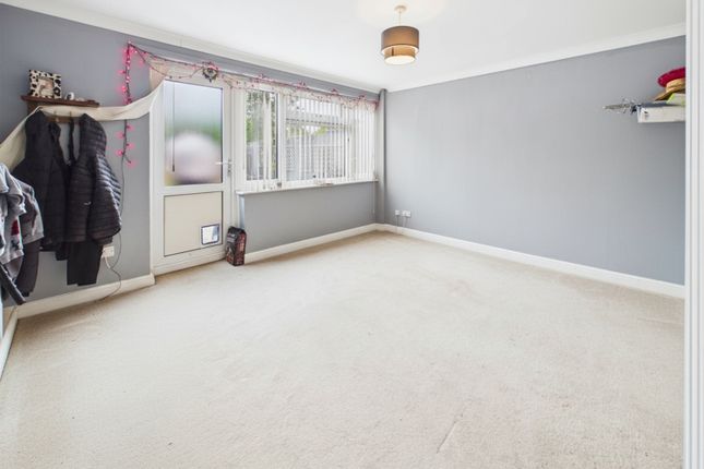 2, Kildare Close, Bordon photo 4