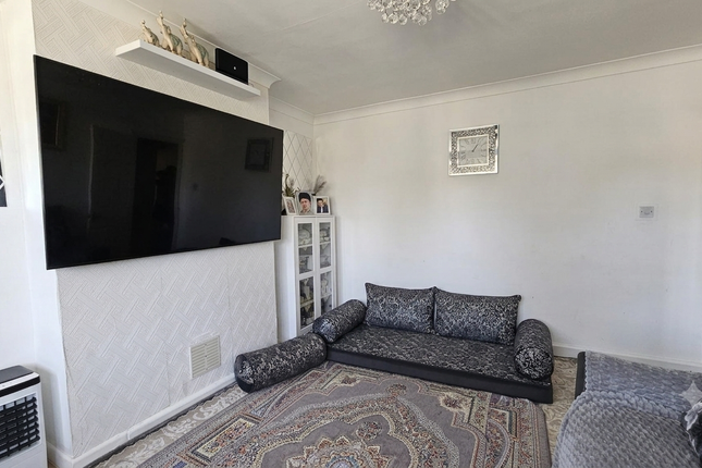 331B Drake Court, Alexandra Avenue, Harrow photo 4