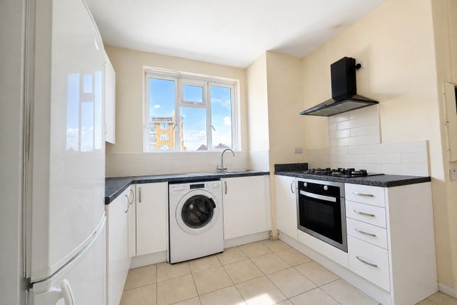 Flat 17, Martley House, Patmore Estate, London photo 2