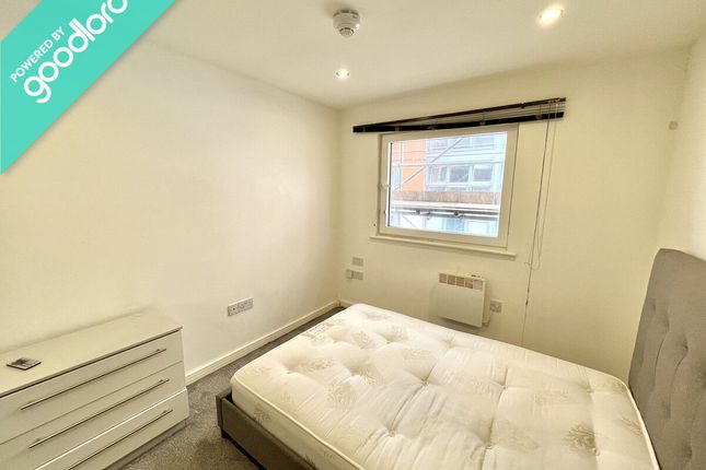 Flat to rent in Rusholme Place, Manchester