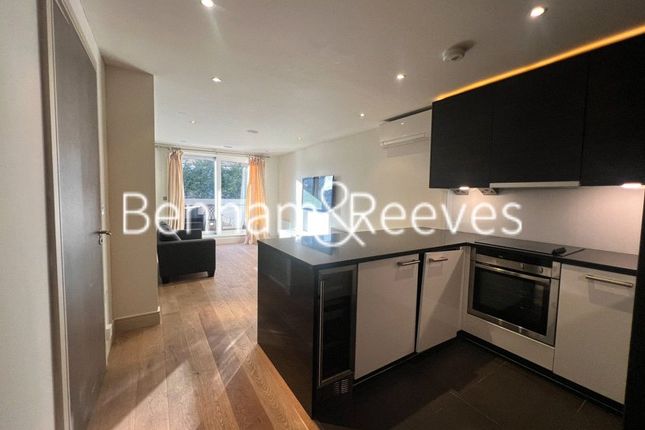 Flat 5, Octavia House, 213, Townmead Road, London photo 2