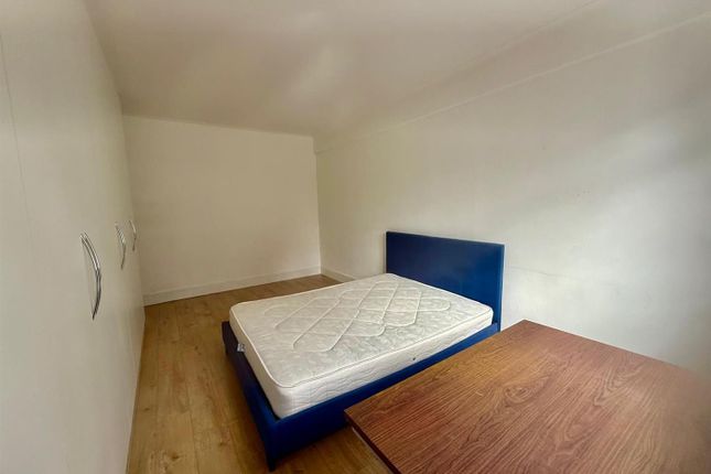 R5 52, Regency, Adelaide Road, Swiss Cottage photo 2